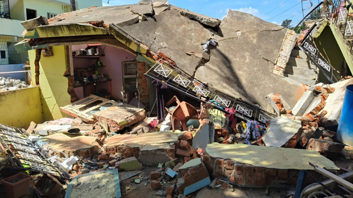 https://salarnews.in/public/uploads/images/newsimages/maannewsimage25102025_225249_Cylinder blast.png